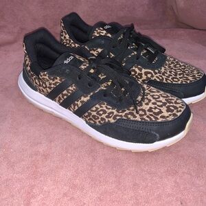 Women's Adidas Retrorun shoes size 9